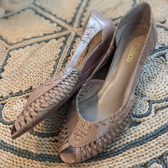 Vintage Mini Wedge Heel Sandals - Picture 2 of 11